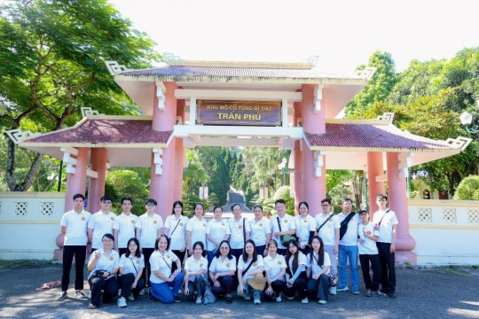 ĐẢNG VIÊN TRẺ VƯƠN MÌNH TRONG KỶ NGUYÊN MỚI