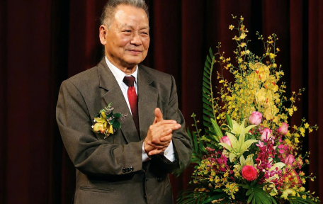 MỘT DÒNG SÁNG LẶNG