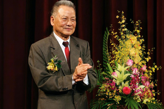 MỘT DÒNG SÁNG LẶNG