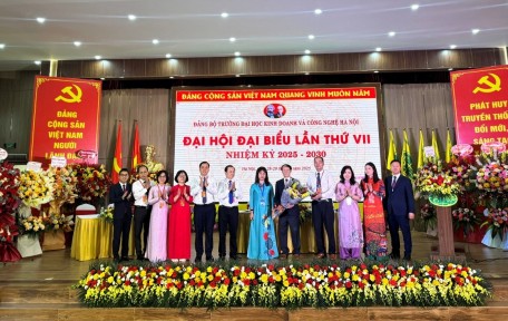 ĐẢNG BỘ HUBT ĐỔI MỚI SÁNG TẠO, VỮNG BƯỚC NĂM 2026 HƯỚNG TỚI KỶ NIỆM 30 NĂM HÌNH THÀNH VÀ PHÁT TRIỂN TRƯỜNG