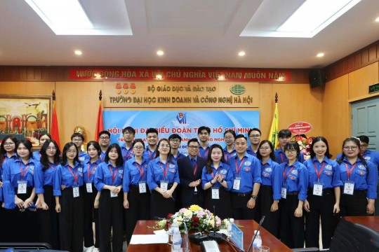 THANH NIÊN VIỆT NAM LÀM THEO LỜI BÁC TRONG KỶ NGUYÊN PHÁT TRIỂN